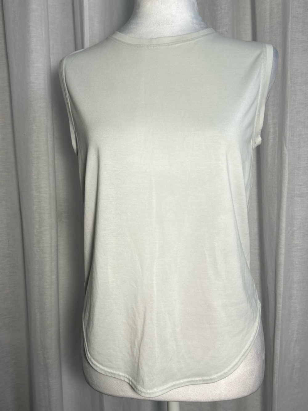 SOLOW | White | Curved Hem | Women’s Sleeveless Tank | Size XS